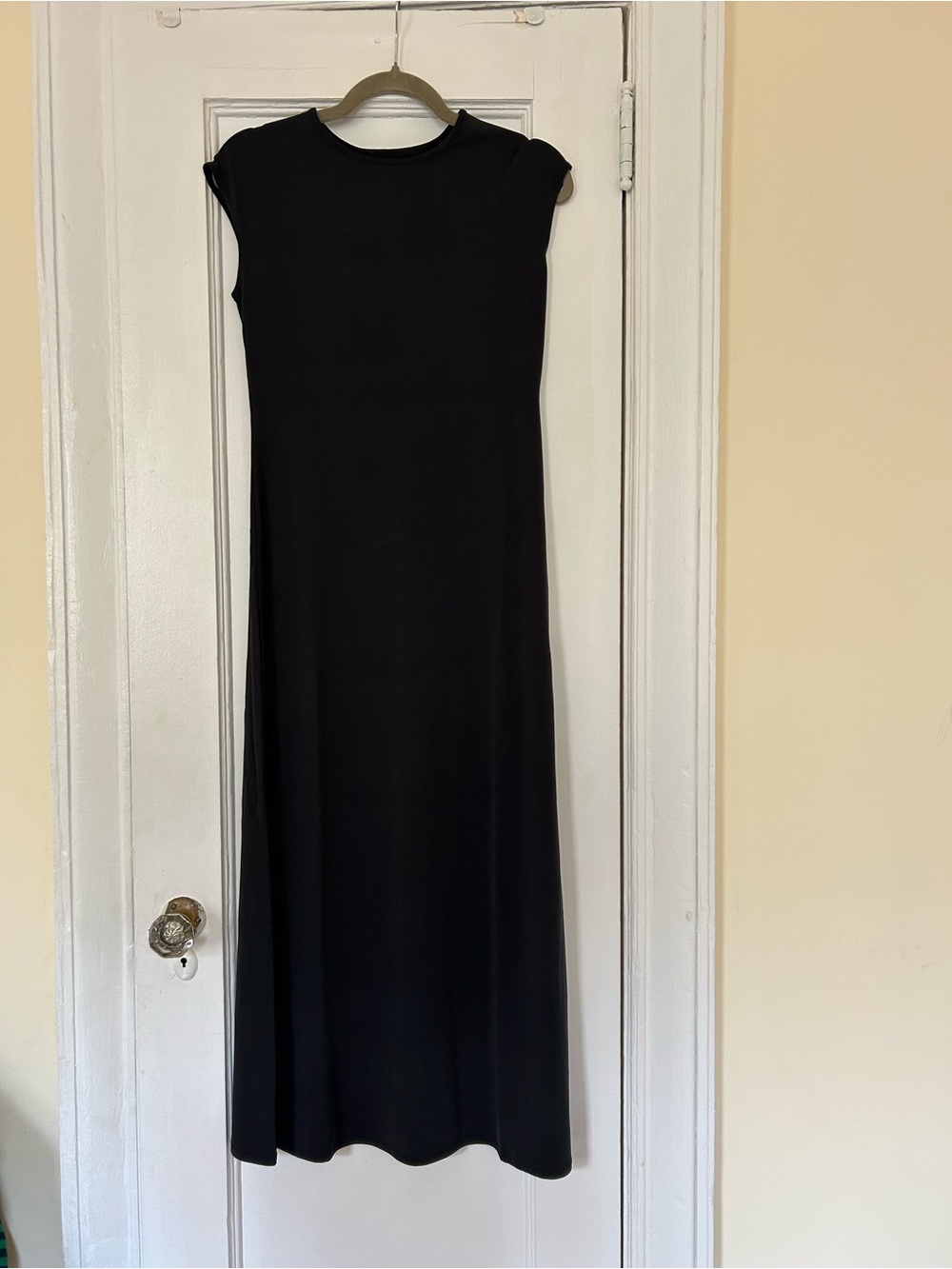 Gap Black Cap-Sleeve Maxi Dress